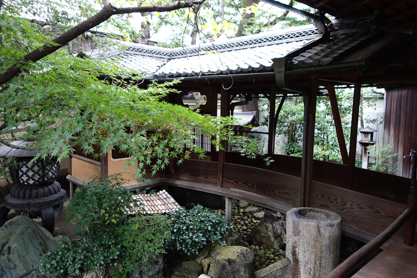 A bridge connects the Pine Room veranda to other tea rooms in Sumiiya.