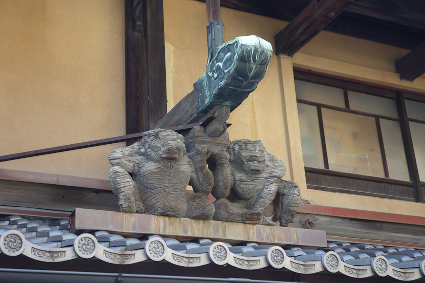 Interesting features of a house next to Nijo Jinya.