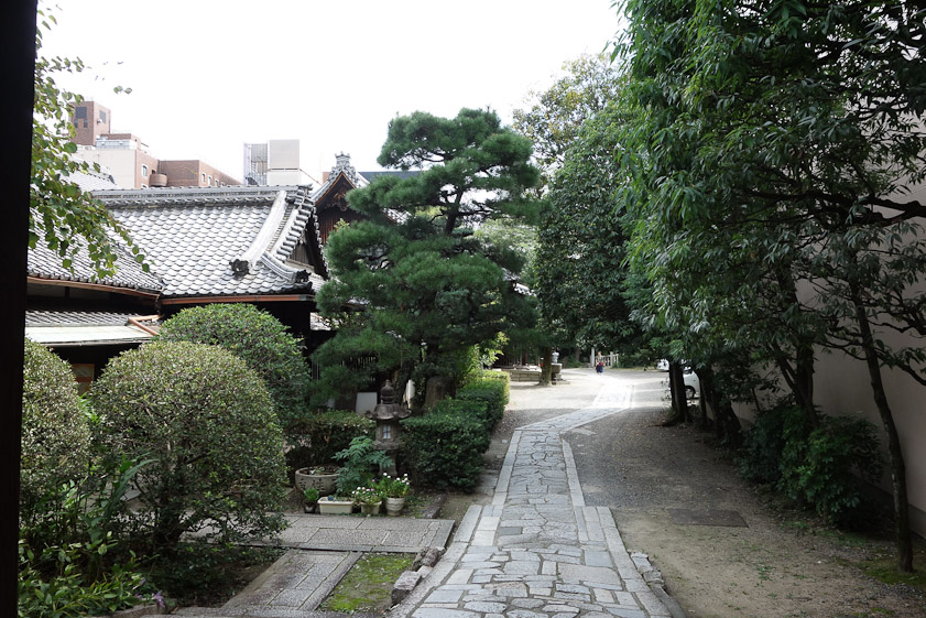 A reconstruction (1926) of the Honno-ji temple where Oda Nobunaga, first of the series of three unifiers of Japan, committed suicide in 1582 rather than be captred by the treacherous Akeochi Mitsuhide. The original temple was destroyed during the attack by Mitsuhide and was rebuilt in 1589 on this site.