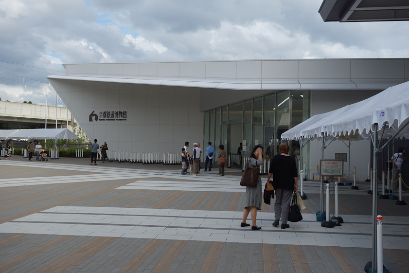 Ed wanted to see the railway museum. The former Umekoji Railway Museum was expanded in 2016 and renamed the Kyoto Railway Museum.
