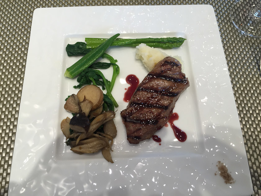 Across the street from the Kanto hall we ate a wonderful lunch of broiled wagyu beef at the French restaurant Recette.