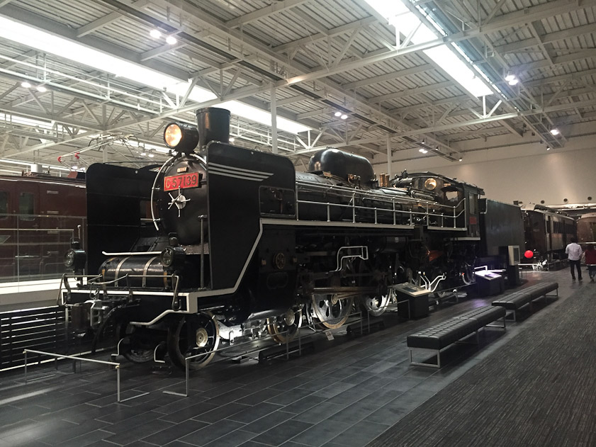 Oooh, pretty. The 201 engines of the C57 class were built starting in 1937. Top speed was 100 km/ht.