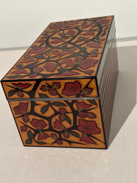 This lacquer box by Okado Akito was also made in 1963.