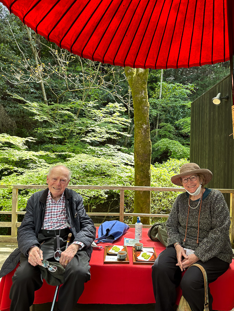 We stopped for tea at the west endof Miidera