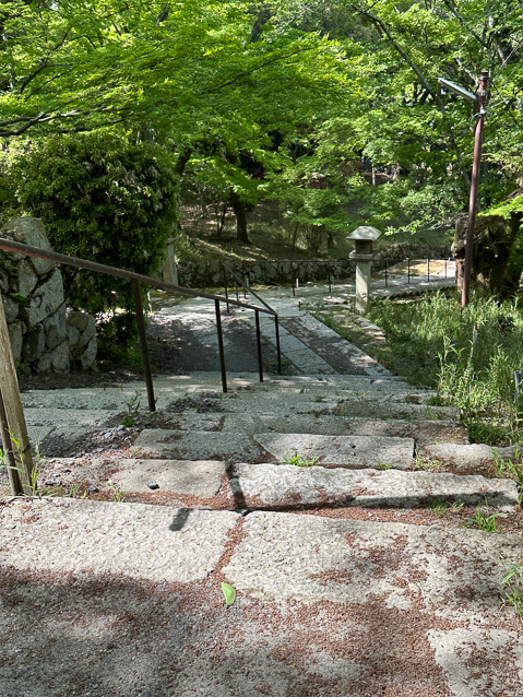 ... and one going dow towards a restaurant,