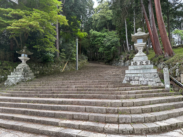 Getting close to the cable car station we walked past formidable staircases. We missed the sign to the cable car and sat down to rest and decide what to do.