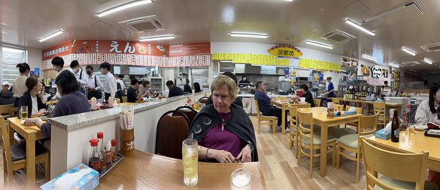 Several restaurants on the balcony served cooked food.