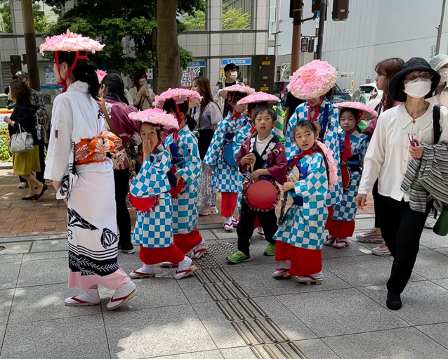 We were in Fukuoka during Dontaku, a two-day festival involvong over 650 organizations putting on performances and parading. This small group was going to their performance.