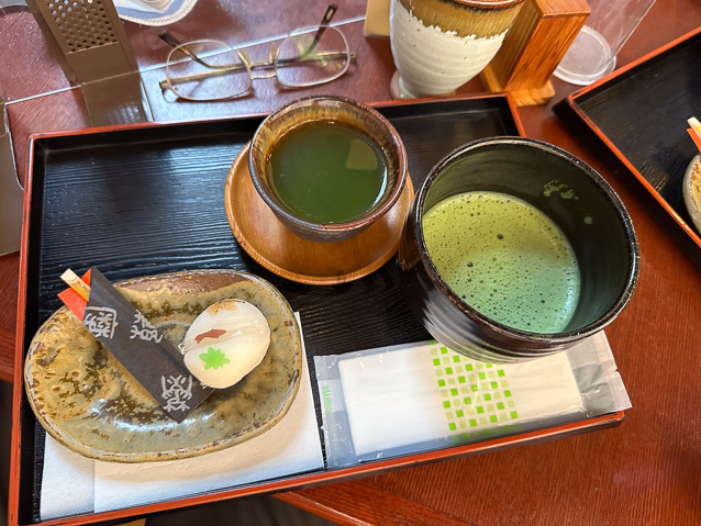 We had tea at two teahouses in Kagoshima. Kakashi was mainly a sweet shop.