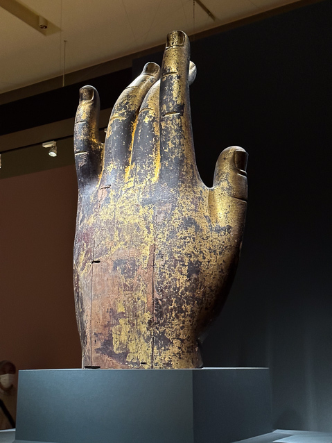 This giant Hand of Buddha was one of the treasures of Tofukuji, a temple in Kyoto on temporary exhibit att the Tokyo National Museum. 14c, gilded wood. Part of a 15m-high statue of Buddha Shakamuni  destroyed in afire.