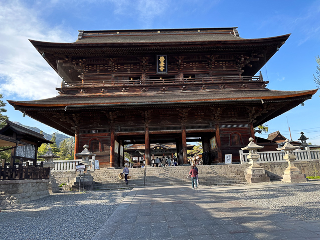 The Sanmon Gate at closing time