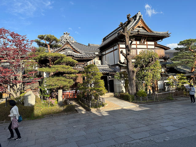 One of sveral temples offering accommodation to visitors