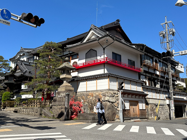 Fuchinobo offers accomodation for visitors to Zenkoji.