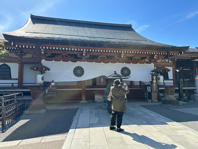 Mariana at one of the buildings of Daikanjin, the Tendai sect temple at Zenkoji.