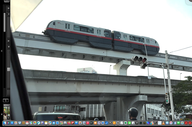 Small cars, not like the 8-car trains of the Washington Metro or larger trains in Tokyo and New York.