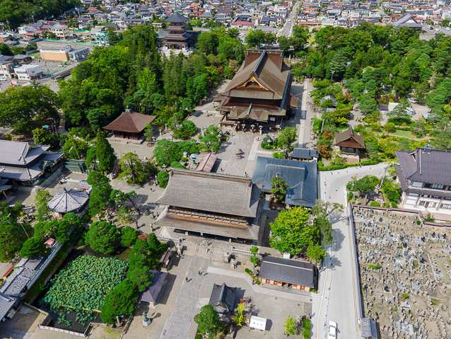 In this aerial view the Main Hall is at top (north) center facing the 2-story Sanmon Gate with the  square Rinzo sutra repository at the left. The green lily pond of the Tendai temple is bottom left corner.