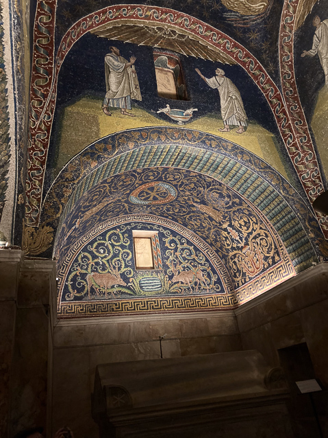 There is a sarchophagus in each of the east, west and south arms. Windows of alabaster let in some light but nost of the light is from elaectric lamps.