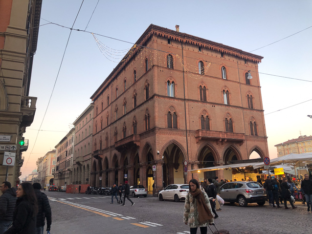 This handsome building (Plus Code G82V+2M) on the via dell'Indepemdenza was on our way back from Piaza Maggiore to our hotel.