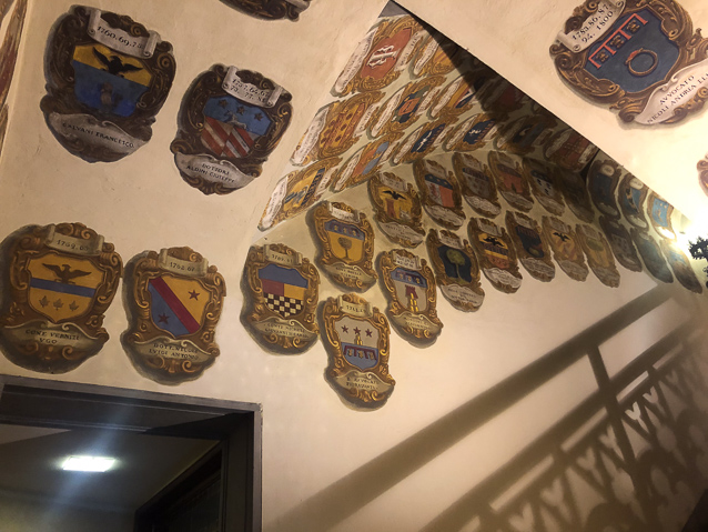 The forum of Merchants constituted a court of law and could legislate merchantile law. The staricase leading to the court room and offices was decorated in the 19c with coats of arms of the famiies who supplied were judges.