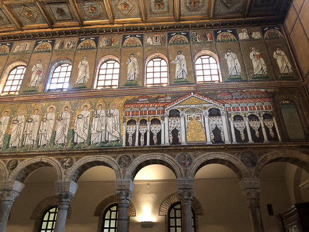 The procession on the south wall beginsa at Theodoric'spalace, but his firgure and his supporters have been erased.