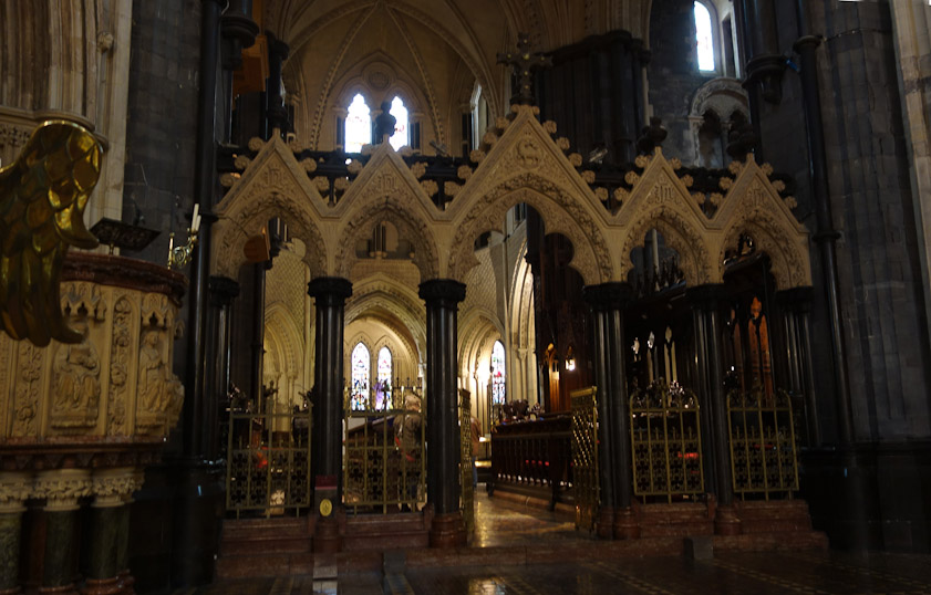 The screen separating the choir from the transept.