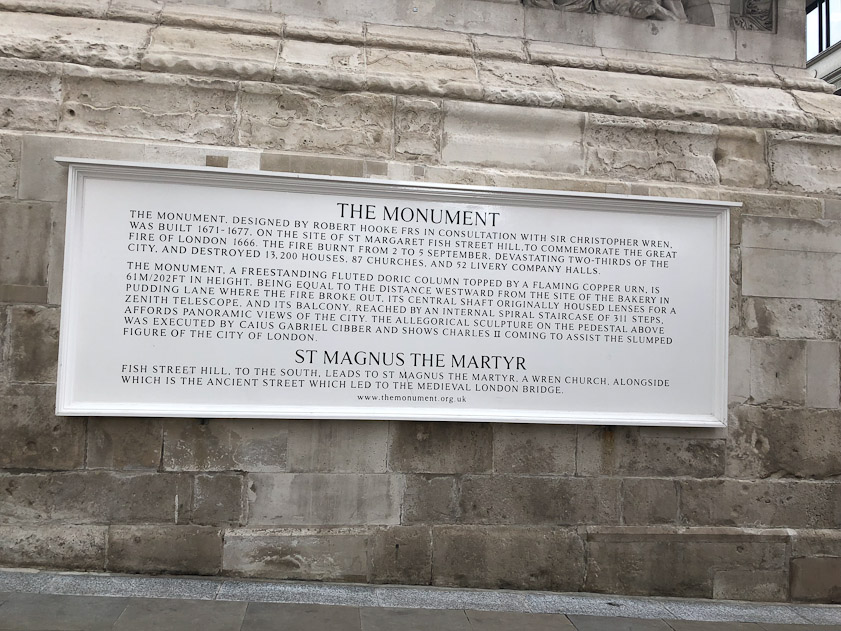 The driver left us at the foot of the Monument to the fire of 2-5 September 1666 that devastated 2/3 of the city.