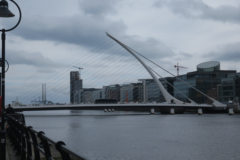 The Samuel Beckett is a much bigger, cable stayed, vehicular bridge downstream of the Sean O'Casey. Two back stays on the right hold the mast against the pull of the roadway transmitted to the mast through the fore stays (