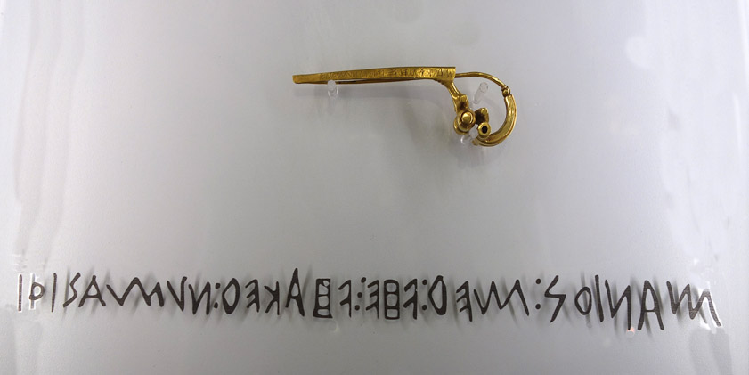 The Praeneste Fibula is considered the oldest document of the Latin language. The writing proceeds from right to left and uses the letters of the arcaic Latin alphabet. It reads 