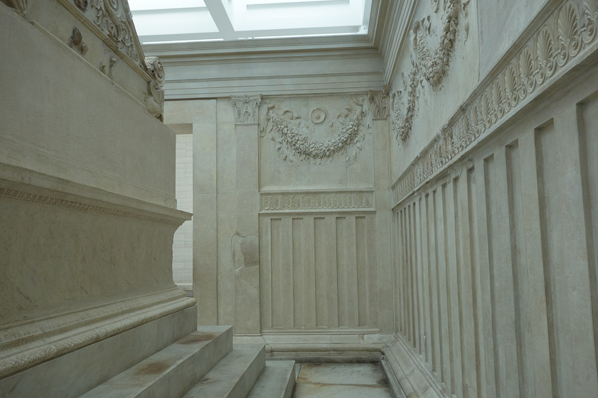 The space to the right of the altar.