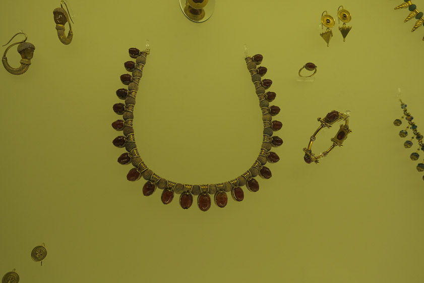 The Castellani family of jewelers formed a great collection of ancient jewelry, which was donated to the Italian State in 1919.