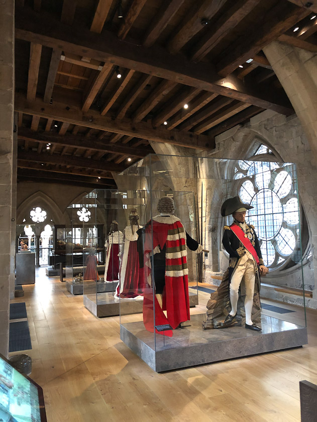 Effigies of the decesed were used in funerals, and a large number are displayed in the triforium.
