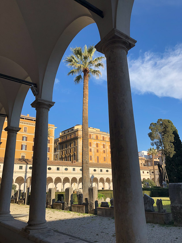 The cloister designed by Michelangelo is very large.
