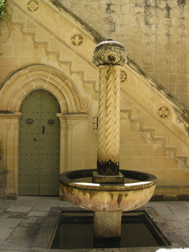 The fountain at Palazzo Falson.