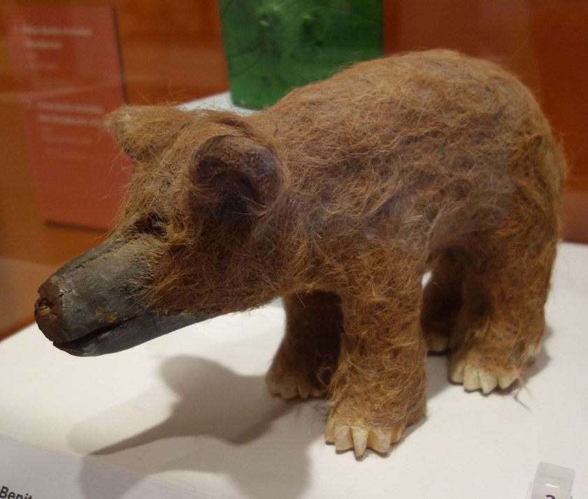 Bear (1974) by Felipe Benito Archuleta. Wood, hair, paint.
