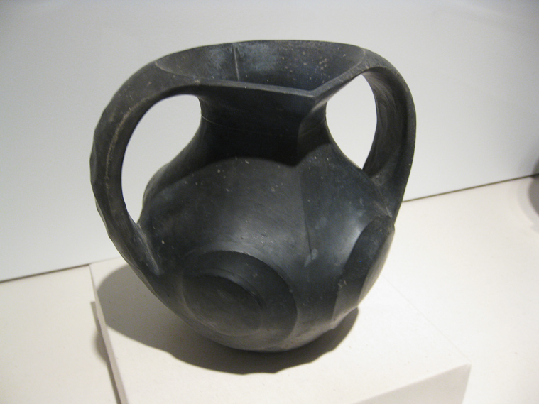 Black earthenware amphora, 3-2c BC China, western Sichuan province. Han period (206 BC - 220 AD) or earlier. Hand-built and polished. Seen at the Seattle Art Museum.