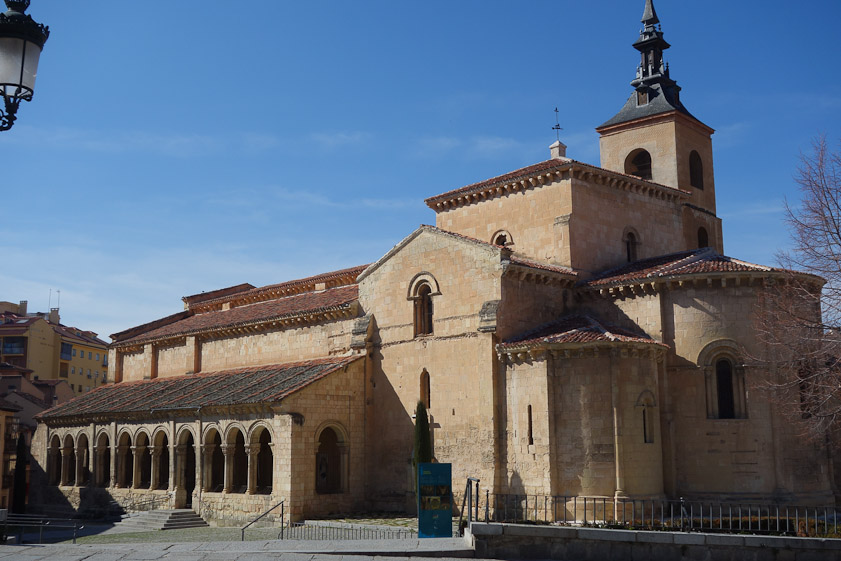 San Millán is the largest Romanesque church in Segovia, and stands in a square allowing good views from all directions. It is also undisfigured by  latter additions such as we saw at San Martin and  San Esteban.