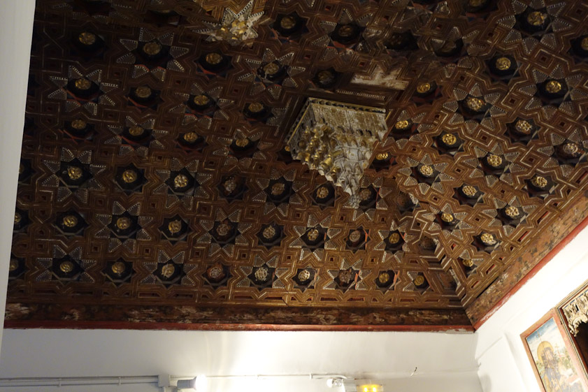 Large pendentive in a corner of the cloister ceiling.