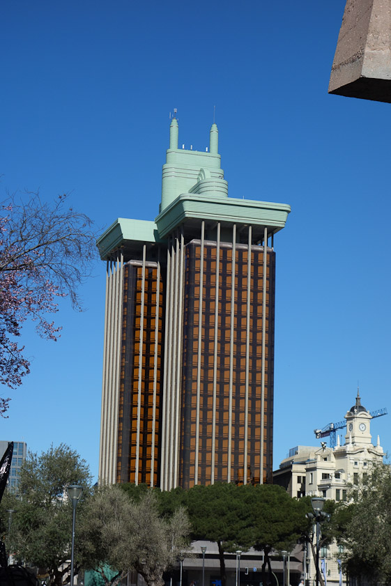 On our way to the archeological museum the next day we saw this interesting building, the Torres de Colón. It was built top down. I gather the vertical white lines are cables from which floors are suspended from the green platforms on top, which in turn are fastened to two central concrete pillars.