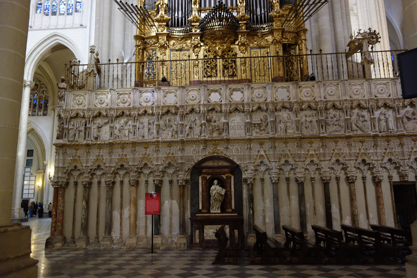 The south side of the choir, with the baroque organ above.