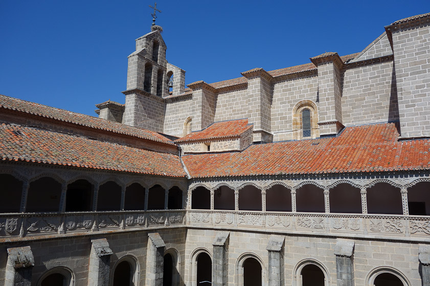 Further south, and downhill, we found the Reál Monasterio de Santo Tomás, where the only son of Isabella and Ferdinand is buried. The Cloister of Silence in the foreground adjoins the church on the south.