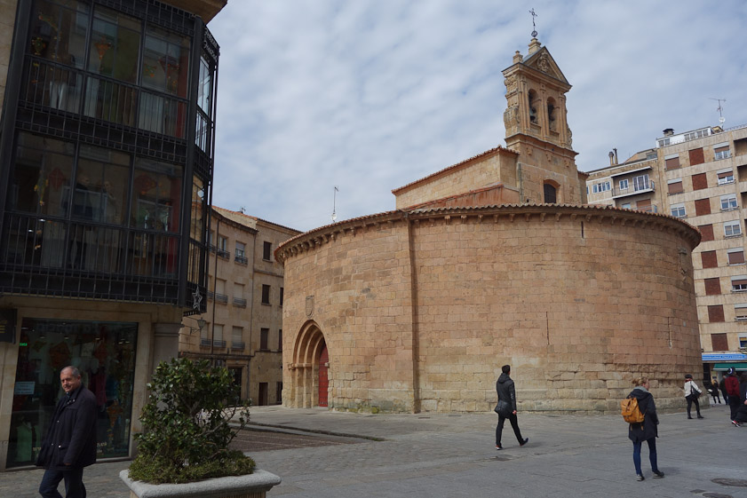 Further north, on the same street, is Iglesia San Marcos, which was closed. It was begun at the end of the 11c or beginning of the 12c. Such round churches were common in the Romanesque of this period.