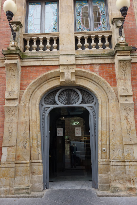 Front door of Casa Lis. The collection inside is mainly that of Manuel Ramos Andrade. It includes a lot of dolls and small ceramic figures of naked women, art deco glass, and paintings by Ignacio Zuloaga.