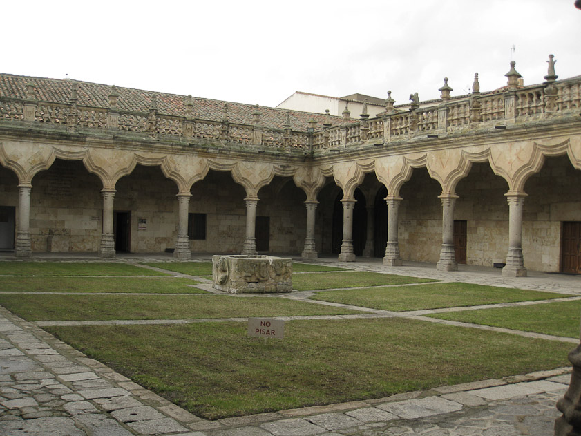 Claustros Menores of the University of Salamanca. We need that sign at home, to keep dogs off our lawn.