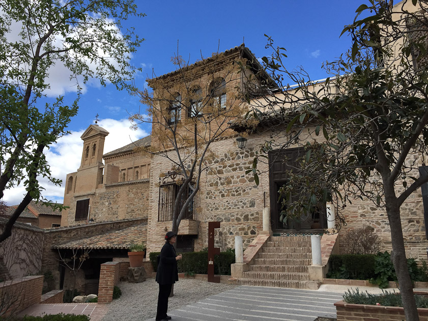 The Casa Greco is a 14c house close to the Sinagoga del Tránsito that was renovated in 1911 in the belief that El Greco had lived there.