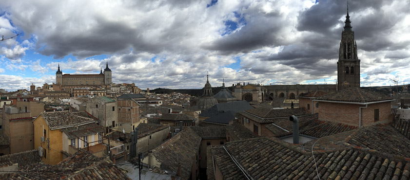 As good as the  meal was, the view from the roof terrace at Adolfo was even better. The Alcázar on the left, and the Cathedral tower on the right.