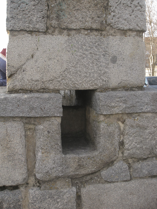 The water channel of the aqueduct, on top of a wall for 230 m and then on top of 767 m of arches. The wall enters a stone house with a settling basin. The arches begin a little way beyond this house.