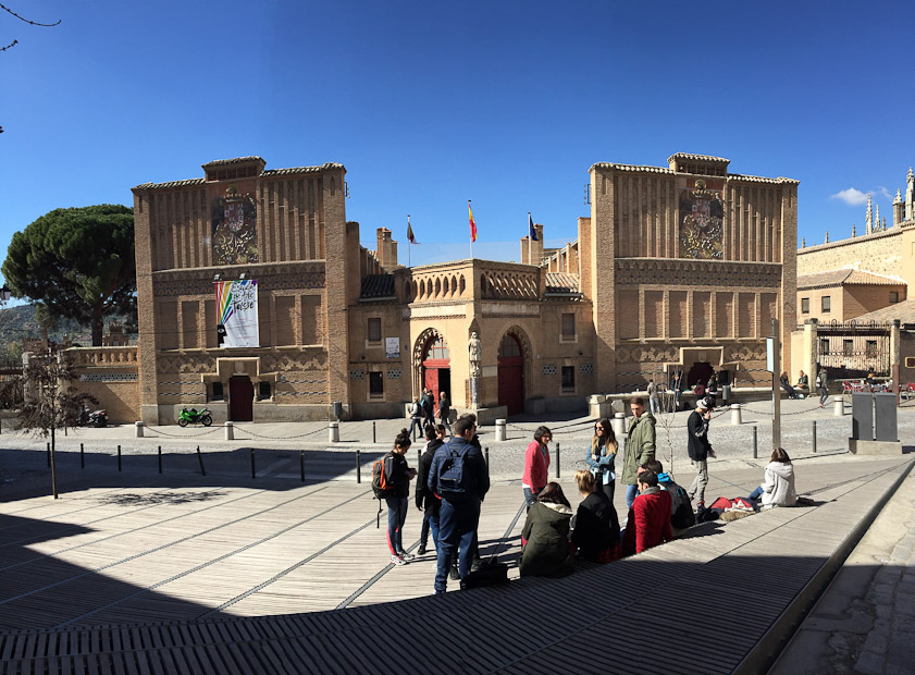 The art school in Toledo is next to the San Juan de los Reyes, whose pinnacles you can see on the right.