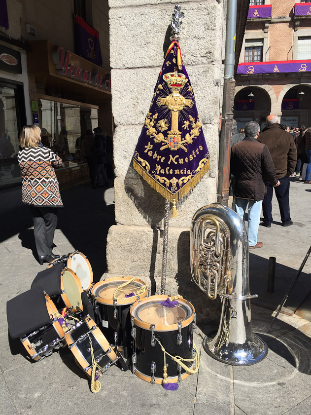 Could one of these bands have come from Valencia, 470 km (4.6 hous) away?