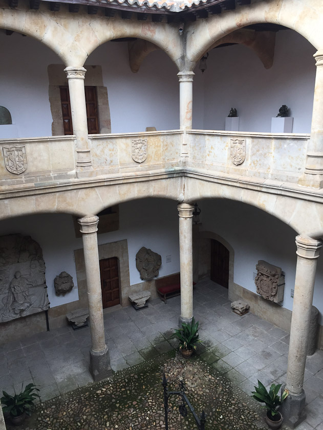 Courtyard in the Museo Salamanca.