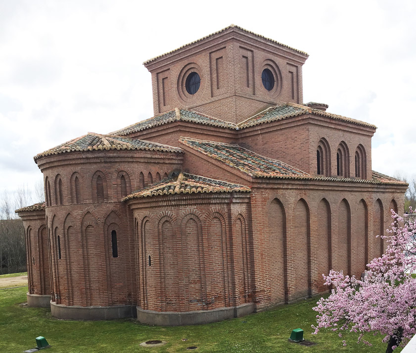 The Iglesia Santiago, on the river bank near our hotel, is a reconstruction of a 12c Romanesque church, as is clear from the pristine brickwork. Our guidebook calls it St. James of Arrabal, 